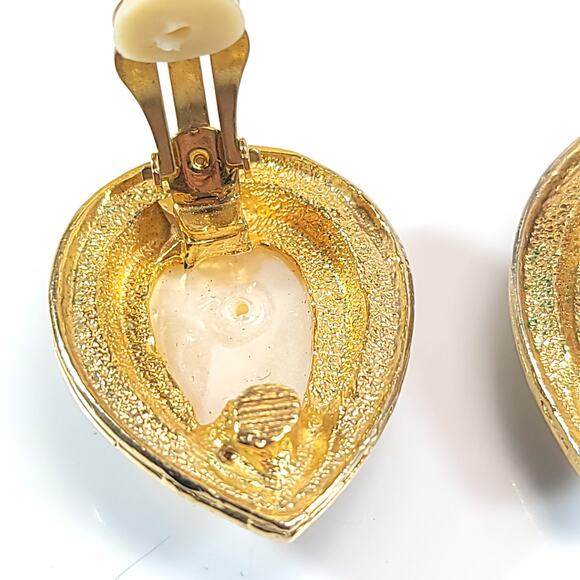 Vintage Navy and Gold Clip-on Earrings, Pearl Center, Retro Teardrop Design - Picture 7 of 10